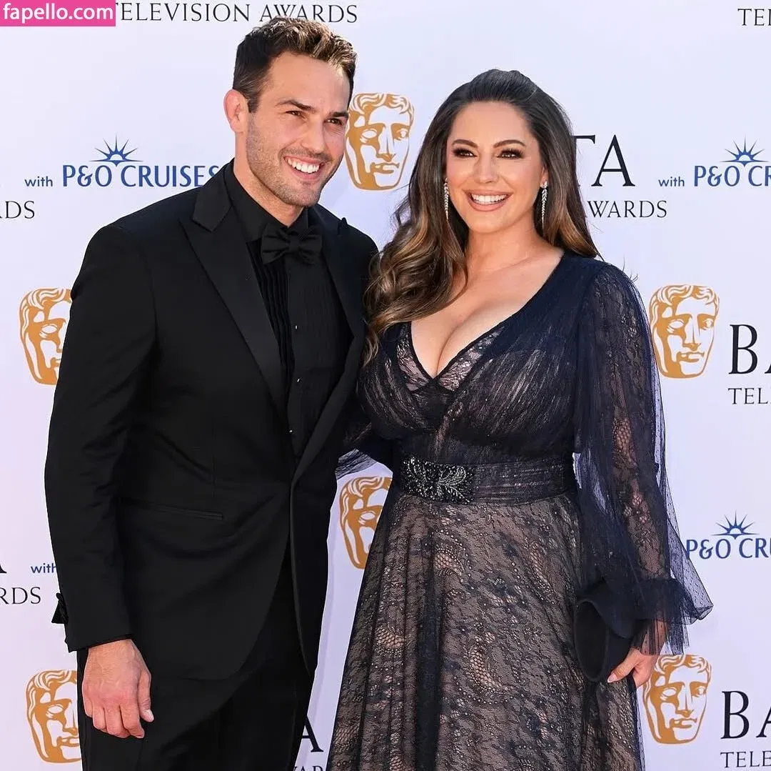 Kelly Brook Onlyfans Photo Gallery 