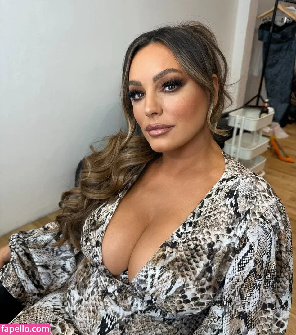 Kelly Brook Onlyfans Photo Gallery 