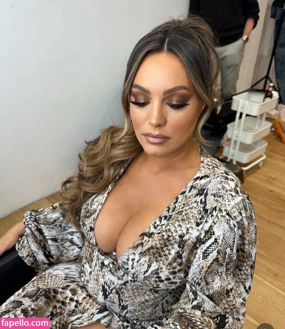 Kelly Brook Onlyfans Photo Gallery 