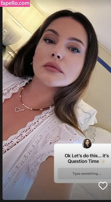 Kelly Brook Onlyfans Photo Gallery 