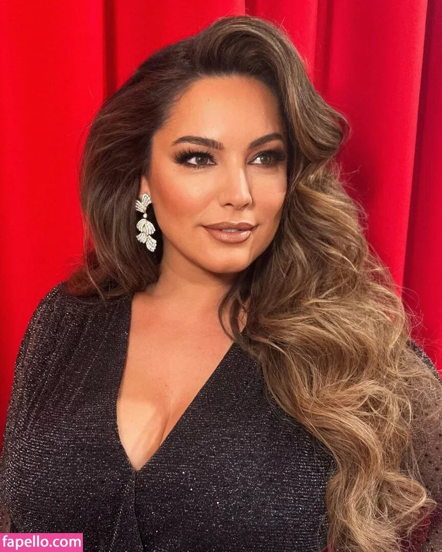 Kelly Brook Onlyfans Photo Gallery 