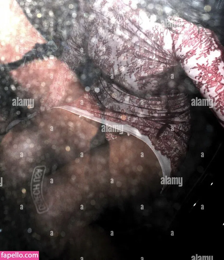 Kelly Brook Onlyfans Photo Gallery 