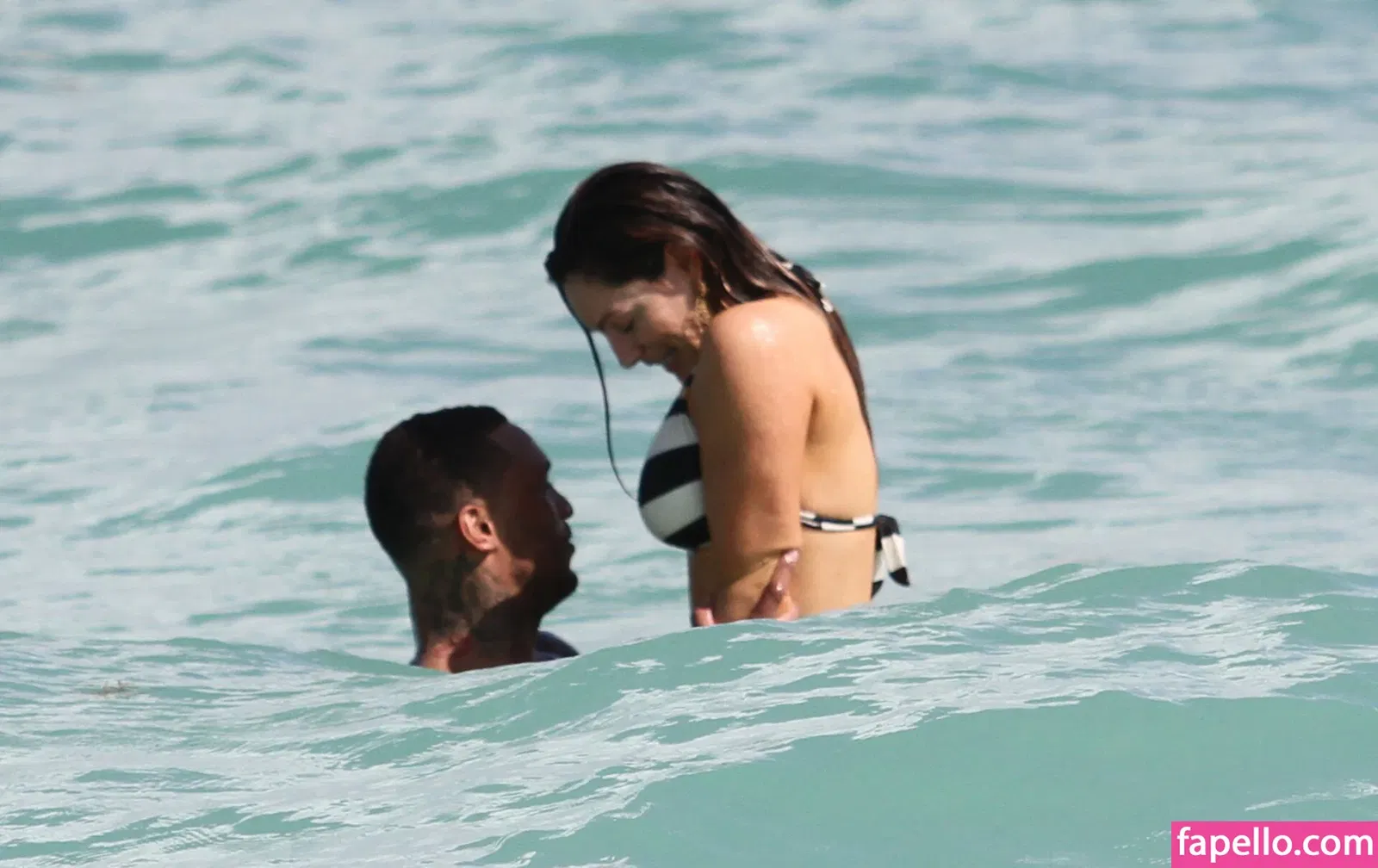 Kelly Brook Onlyfans Photo Gallery 