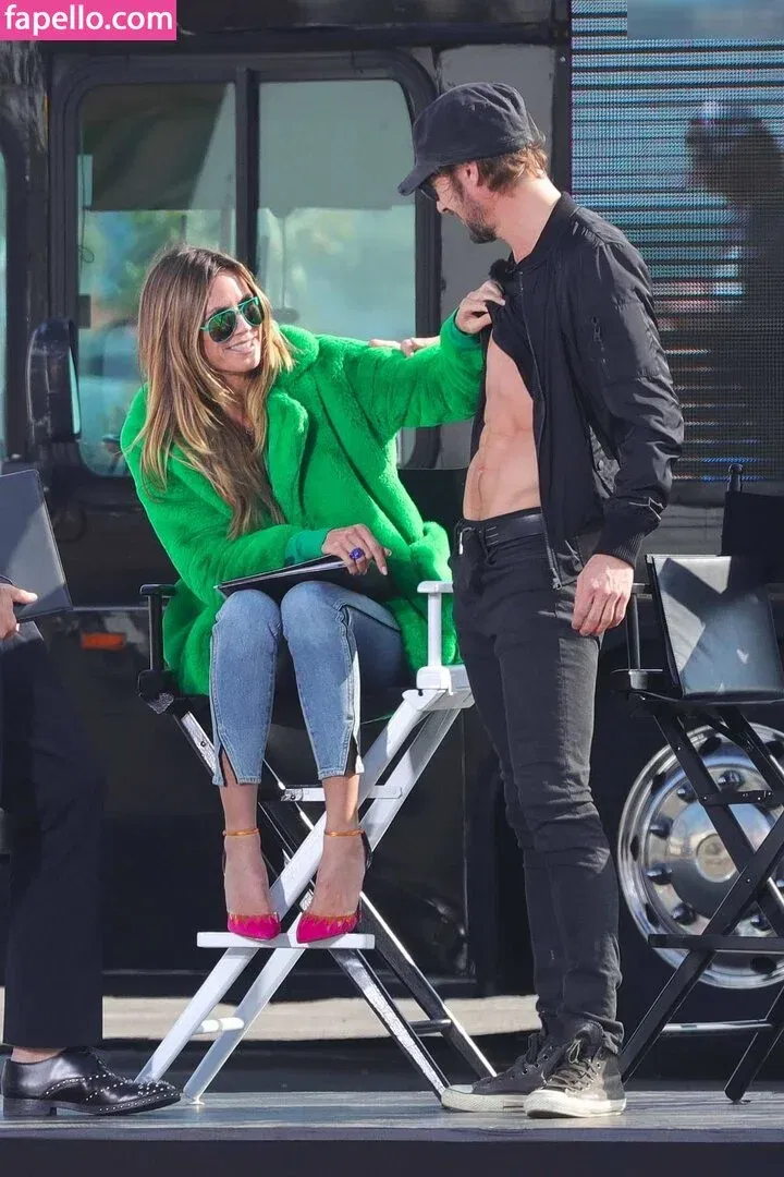 Kelly Brook Onlyfans Photo Gallery 