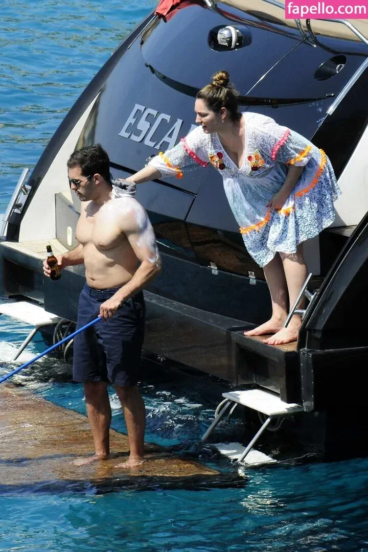 Kelly Brook Onlyfans Photo Gallery 