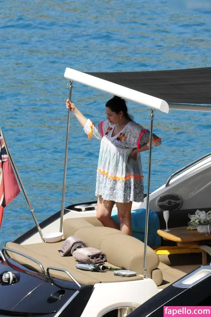 Kelly Brook Onlyfans Photo Gallery 