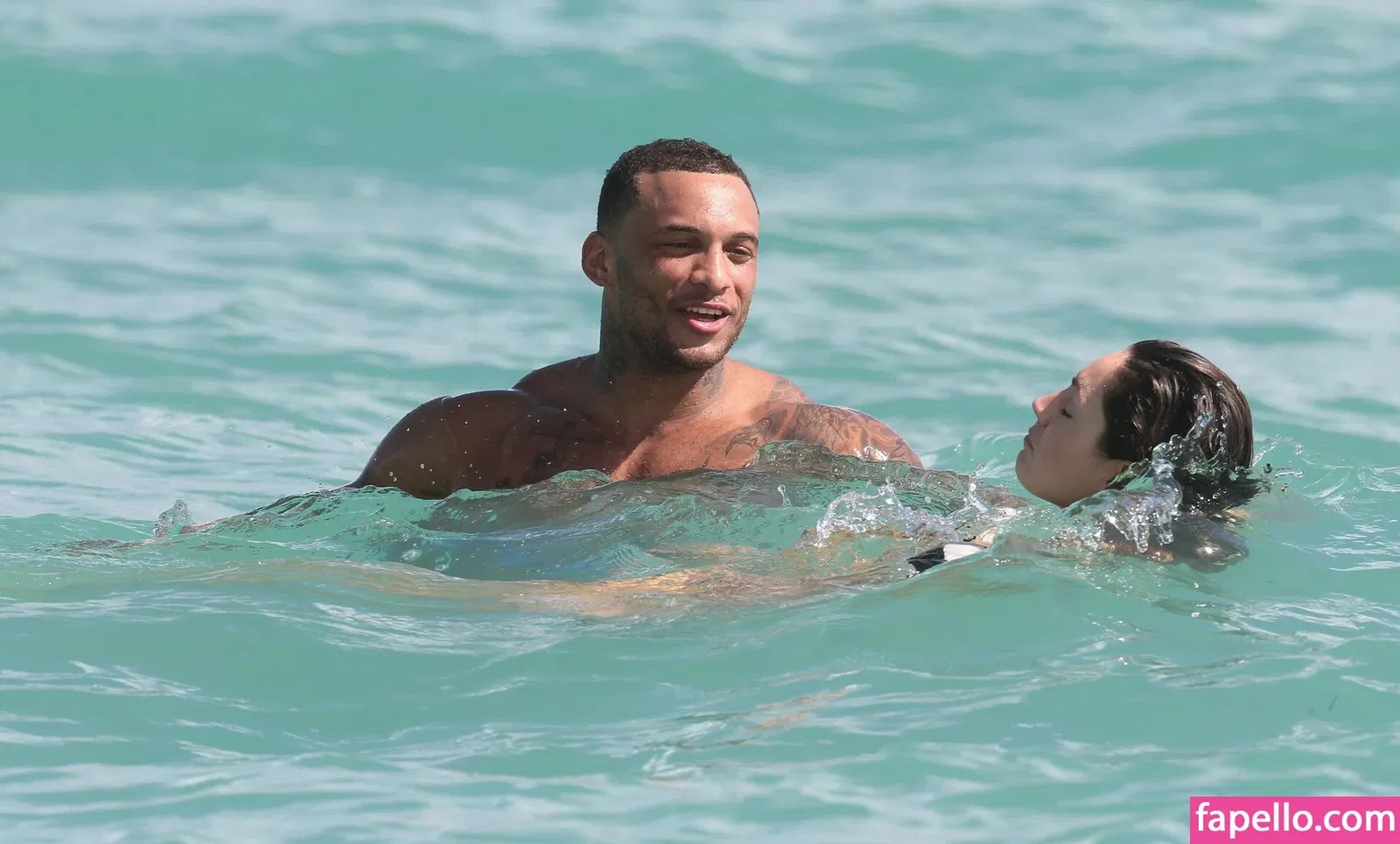 Kelly Brook Onlyfans Photo Gallery 