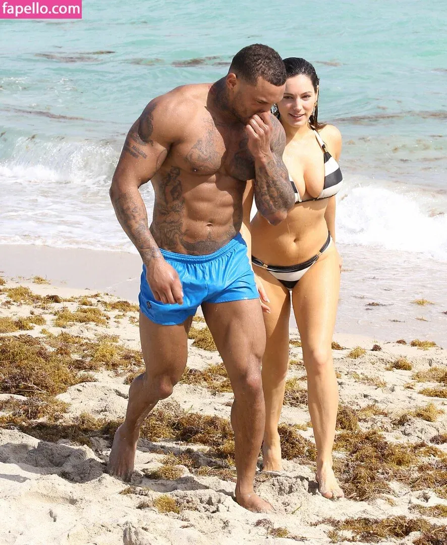 Kelly Brook Onlyfans Photo Gallery 