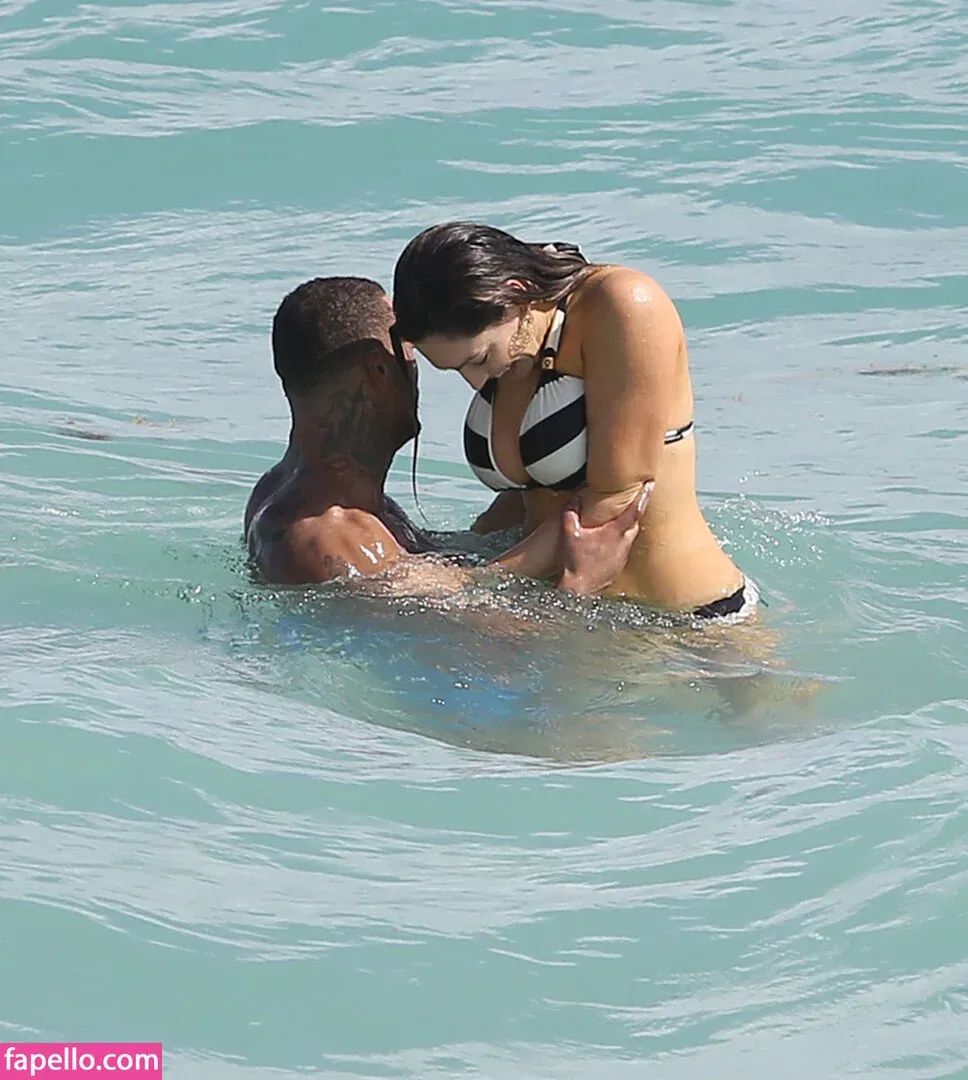 Kelly Brook Onlyfans Photo Gallery 