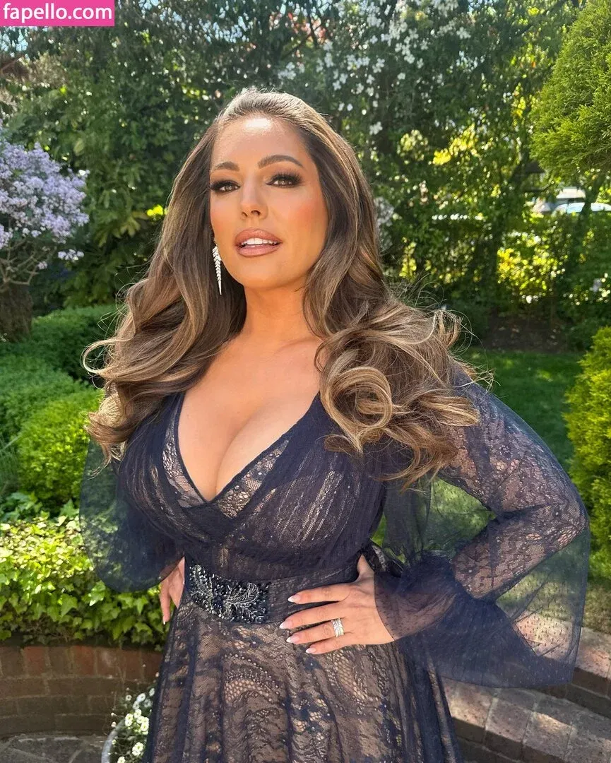 Kelly Brook Onlyfans Photo Gallery 