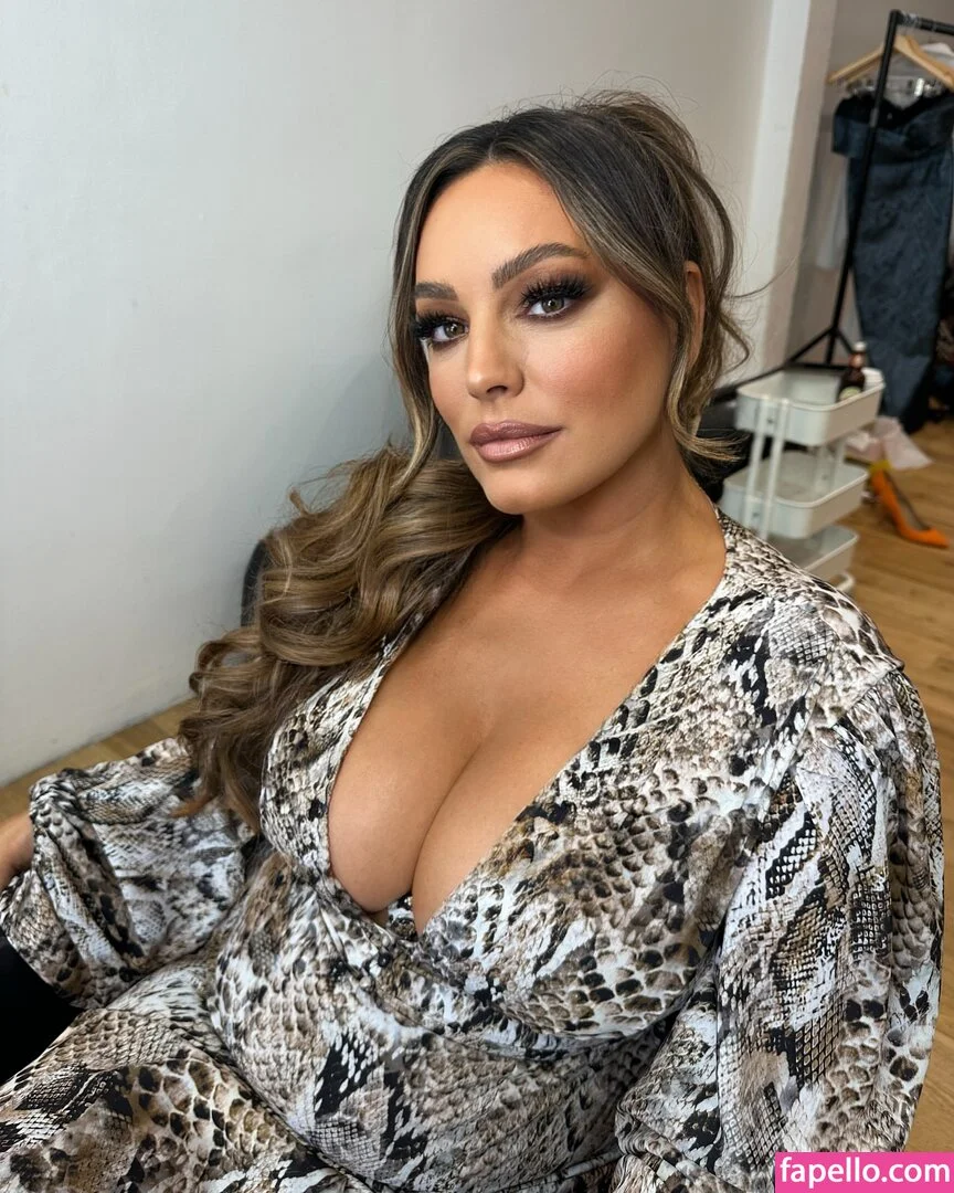 Kelly Brook Onlyfans Photo Gallery 