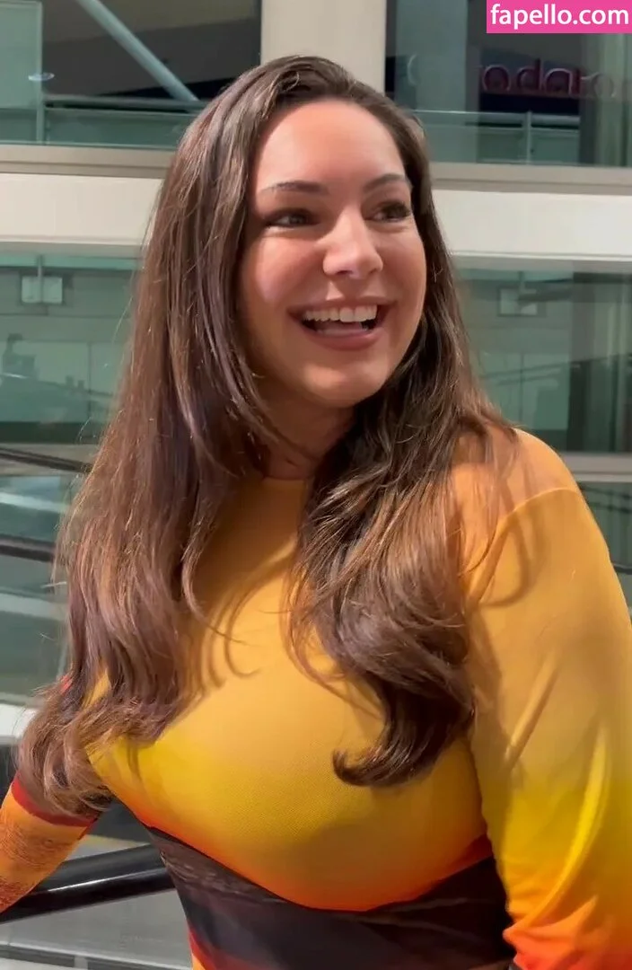 Kelly Brook Onlyfans Photo Gallery 