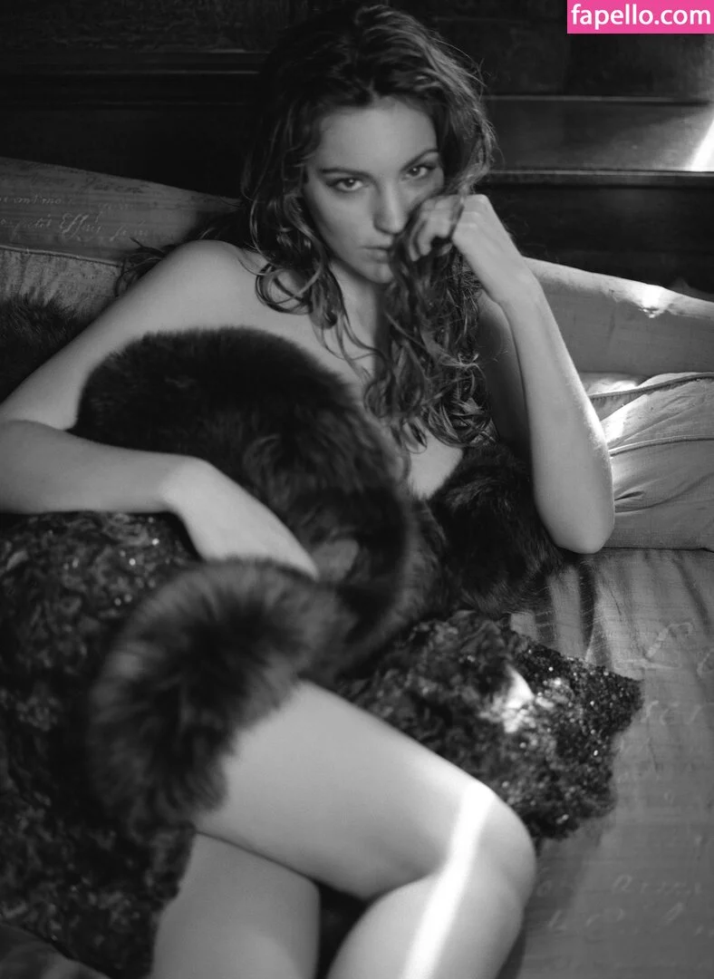 Kelly Brook Onlyfans Photo Gallery 