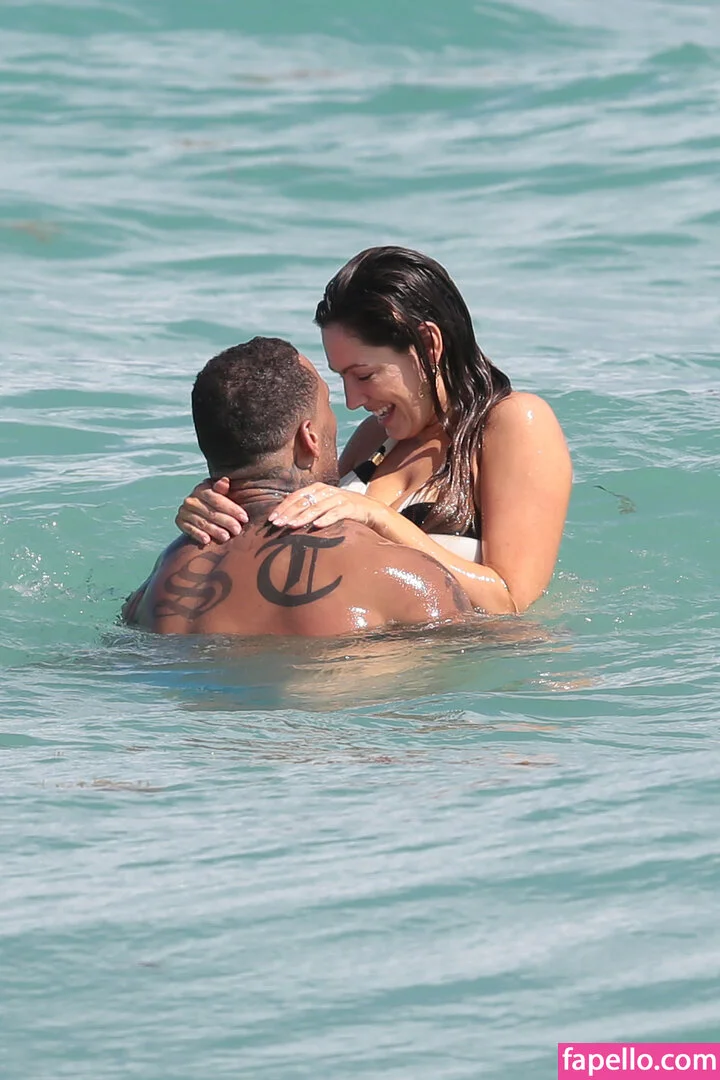 Kelly Brook Onlyfans Photo Gallery 