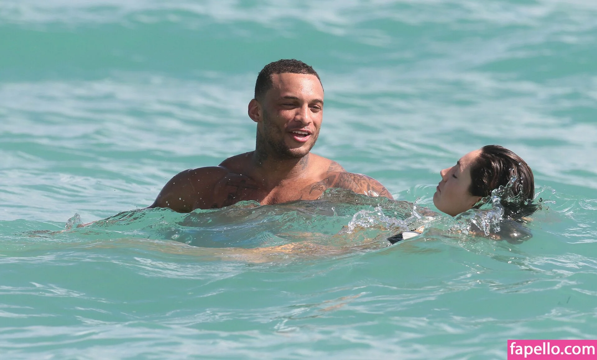 Kelly Brook Onlyfans Photo Gallery 