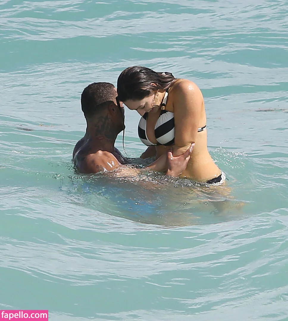 Kelly Brook Onlyfans Photo Gallery 