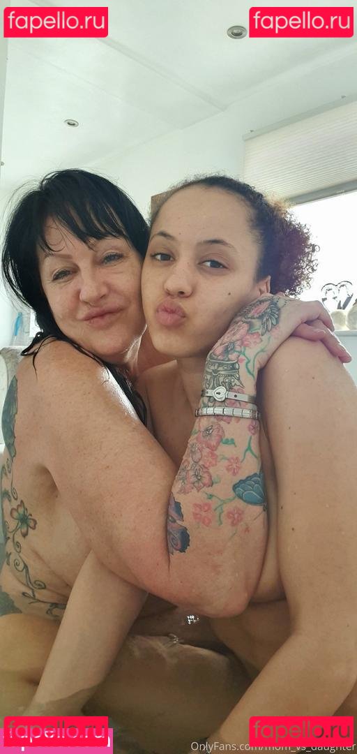 mom_vs_daughter Nude Onlyfans Photo 37