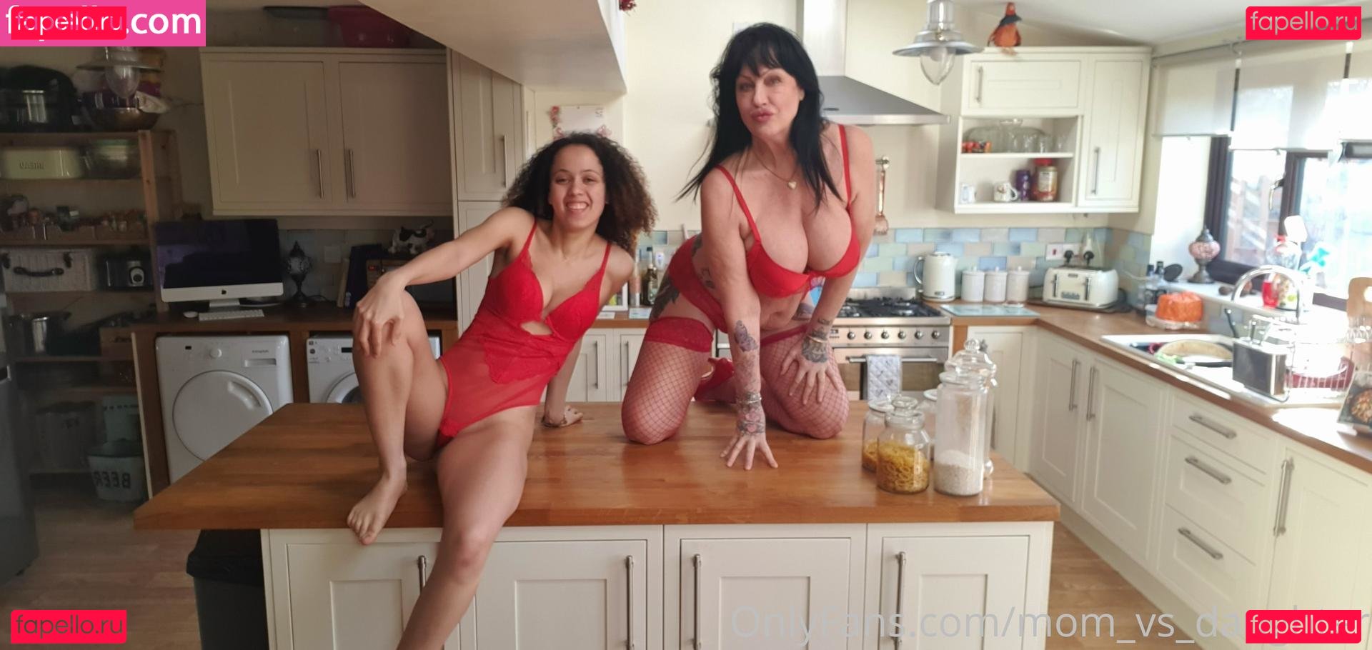 mom_vs_daughter Nude Onlyfans Photo 26