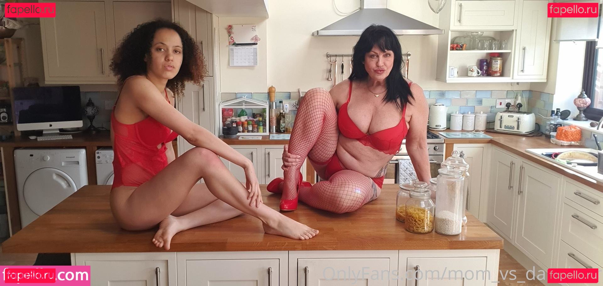 mom_vs_daughter Nude Onlyfans Photo 23