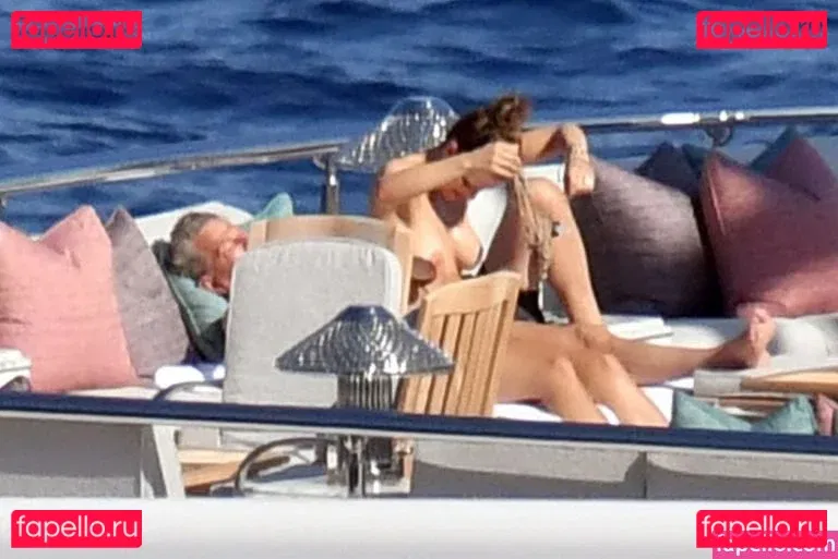 Katharine McPhee Onlyfans Photo Gallery 