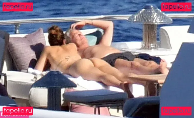 Katharine McPhee Onlyfans Photo Gallery 