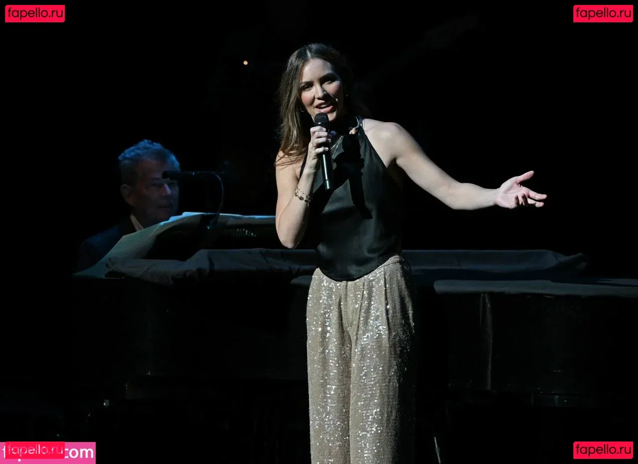 Katharine McPhee Onlyfans Photo Gallery 