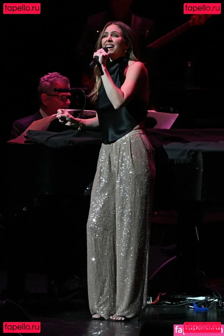 Katharine McPhee Onlyfans Photo Gallery 