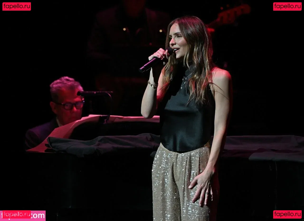 Katharine McPhee Onlyfans Photo Gallery 