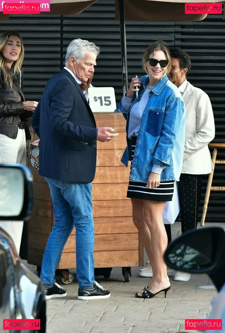 Katharine McPhee Onlyfans Photo Gallery 