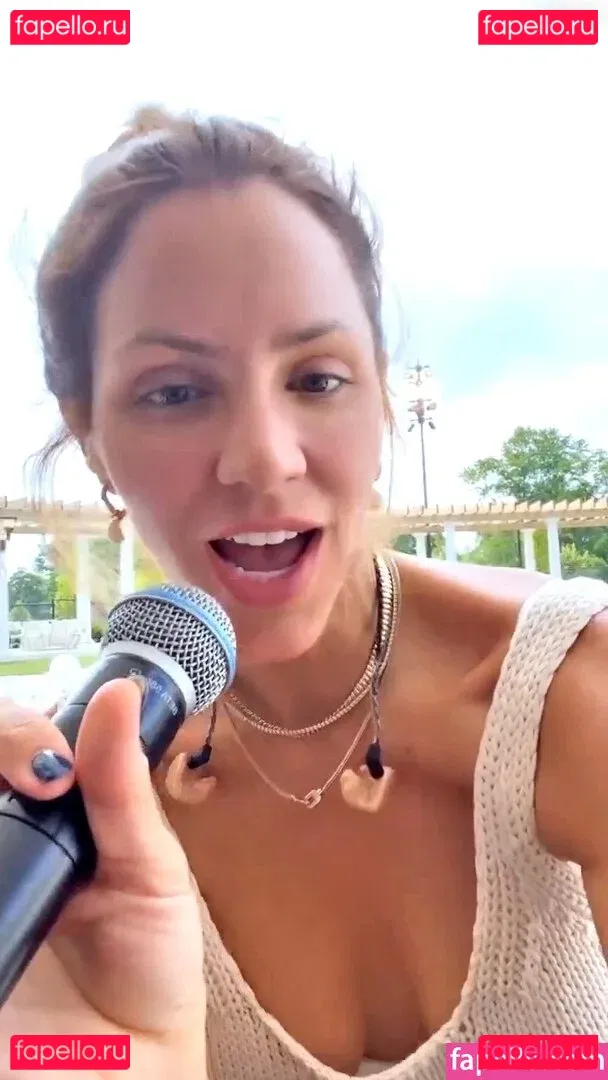 Katharine McPhee Onlyfans Photo Gallery 