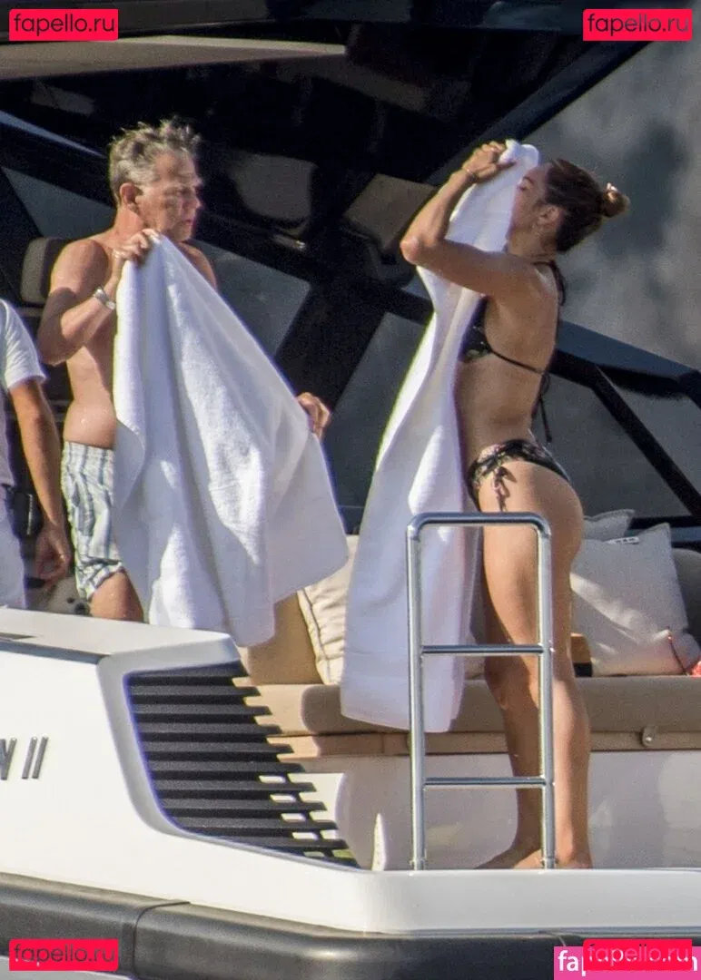 Katharine McPhee Onlyfans Photo Gallery 