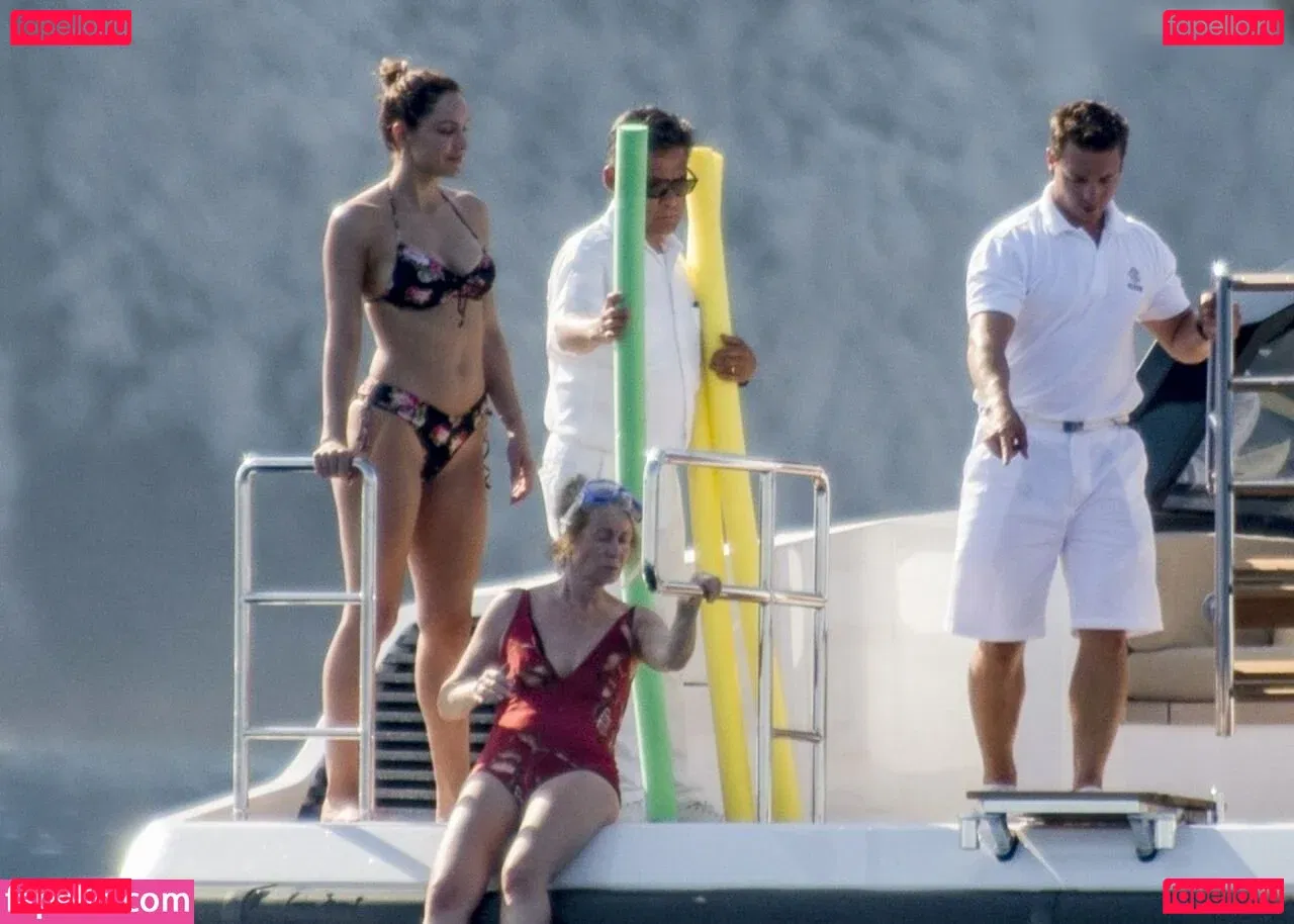 Katharine McPhee Onlyfans Photo Gallery 