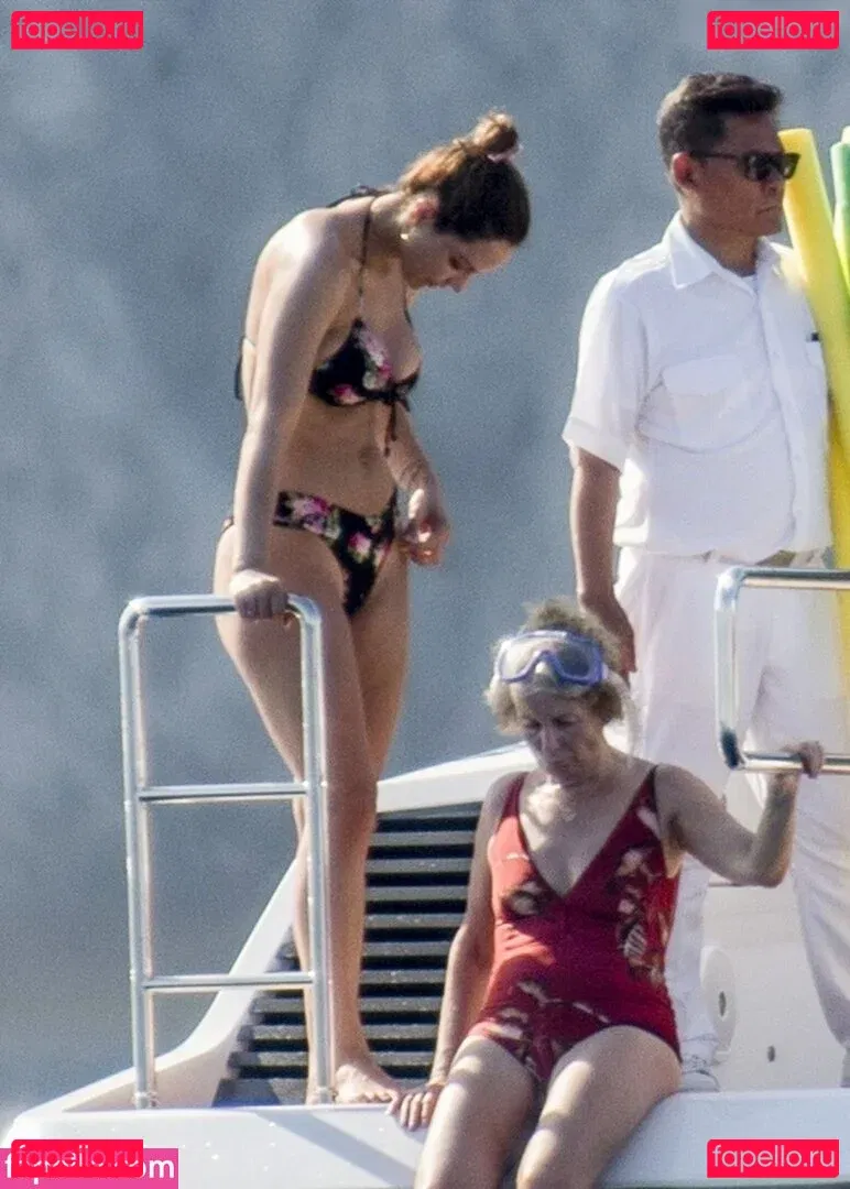 Katharine McPhee Onlyfans Photo Gallery 