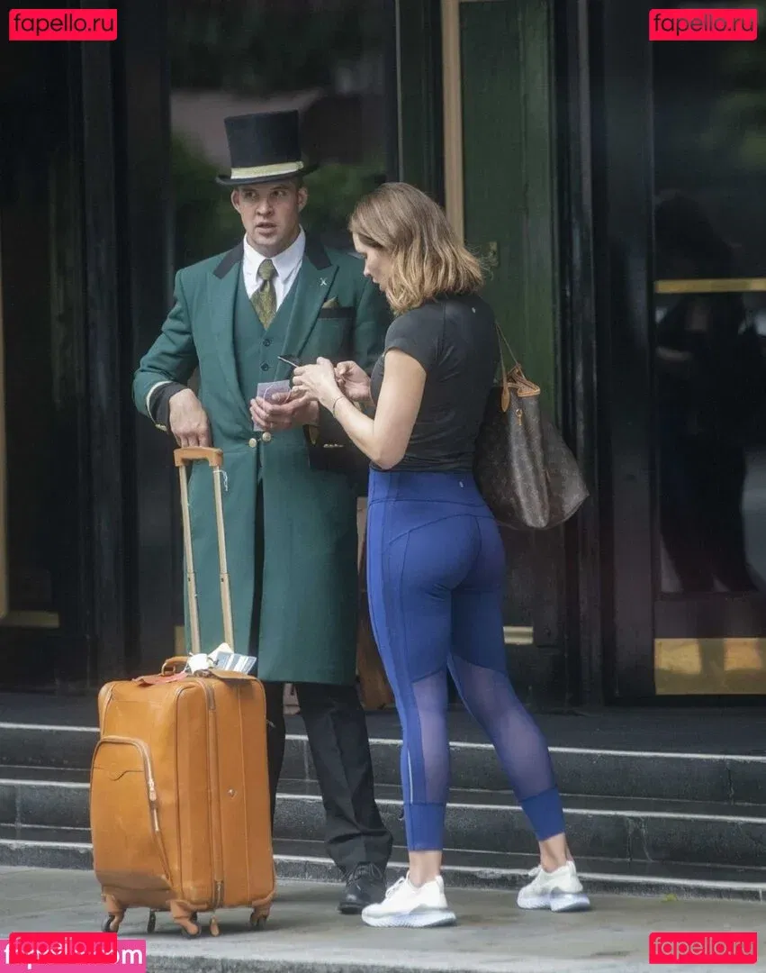 Katharine McPhee Onlyfans Photo Gallery 