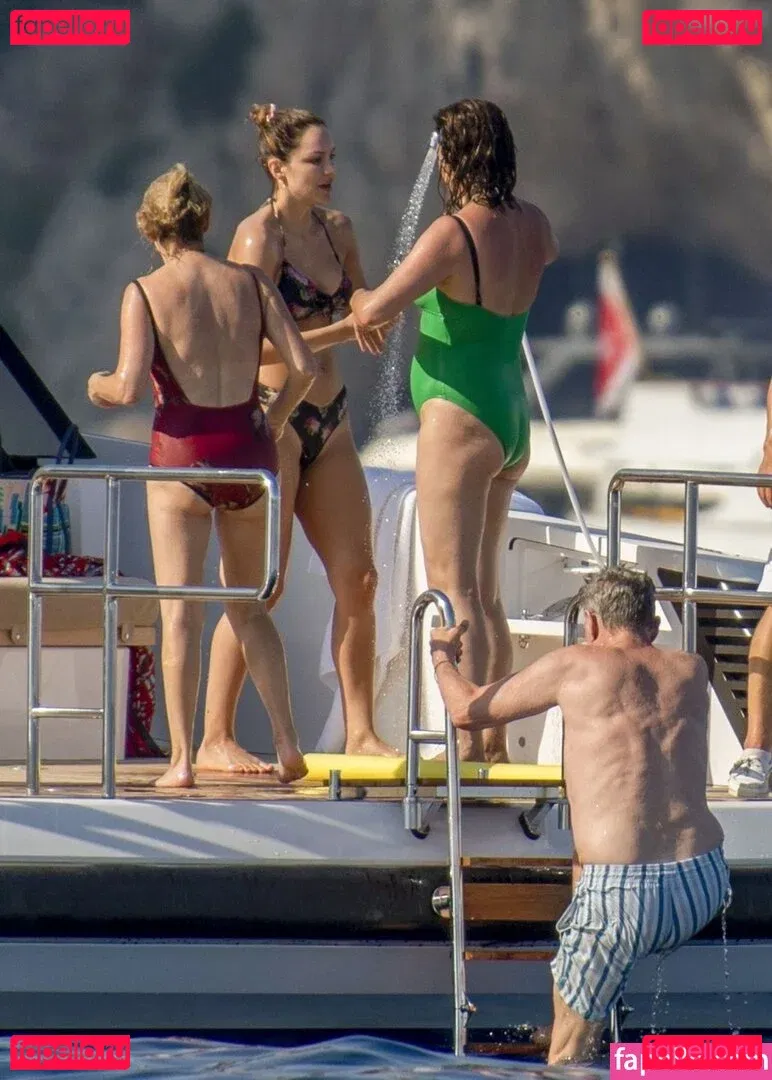 Katharine McPhee Onlyfans Photo Gallery 