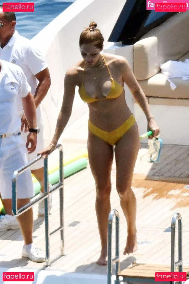 Katharine McPhee Onlyfans Photo Gallery 