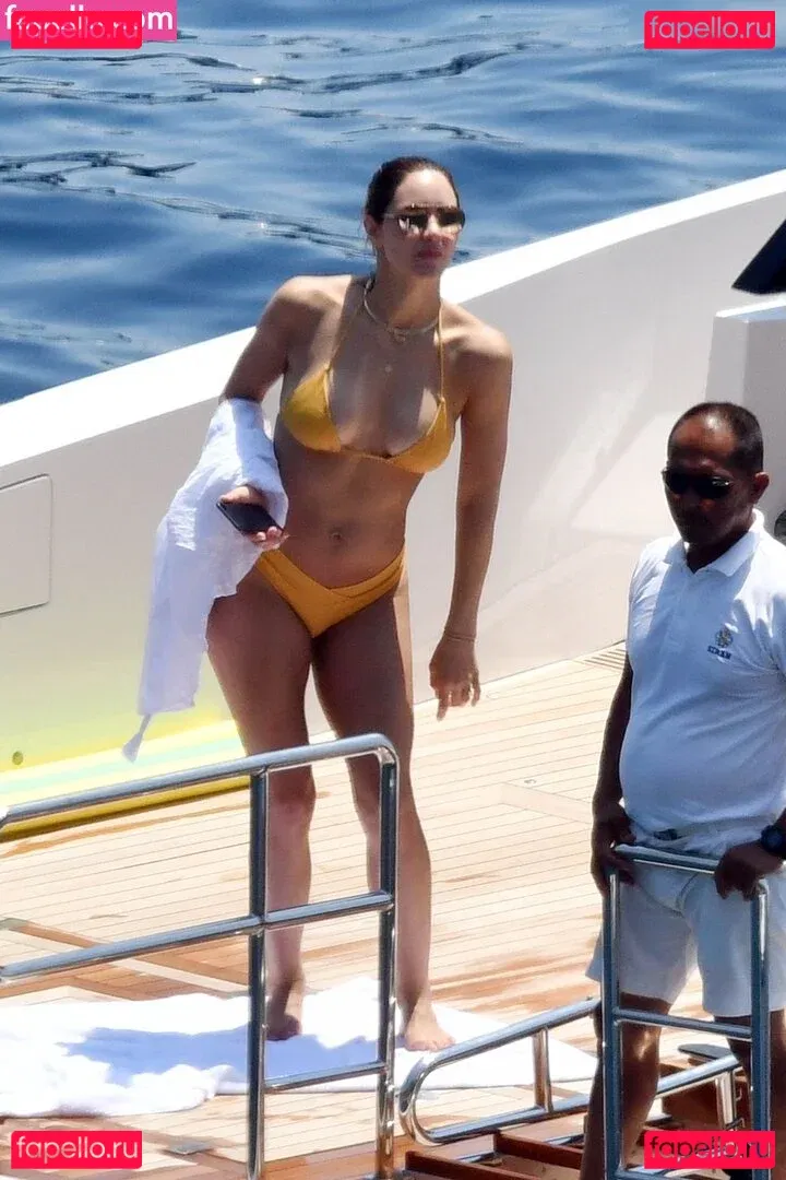 Katharine McPhee Onlyfans Photo Gallery 