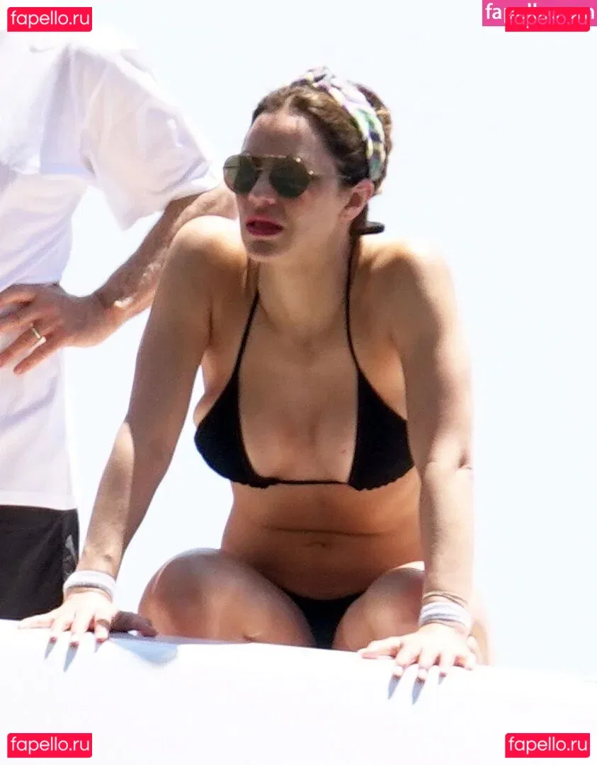 Katharine McPhee Onlyfans Photo Gallery 