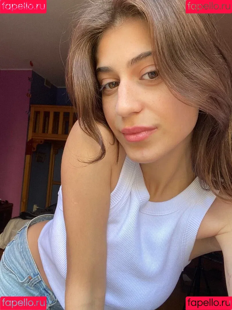 Lynn Onlyfans Photo Gallery 