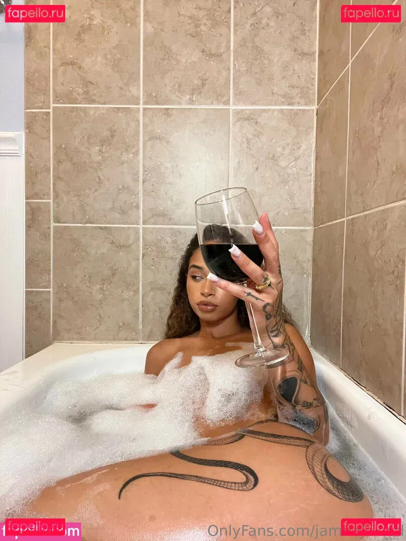 jambajuiced Onlyfans Photo Gallery 