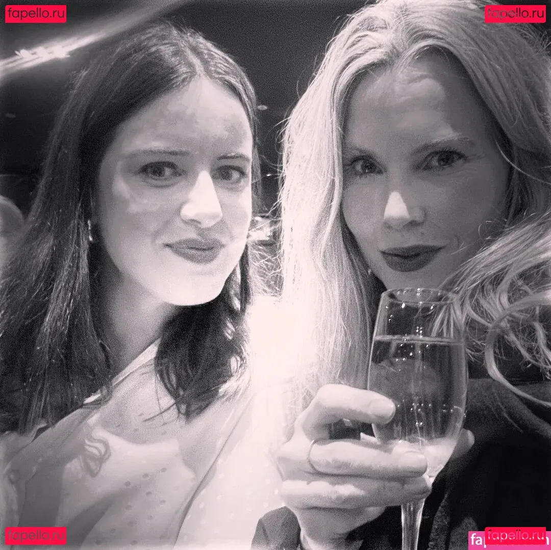 Michelle Ryan Onlyfans Photo Gallery 