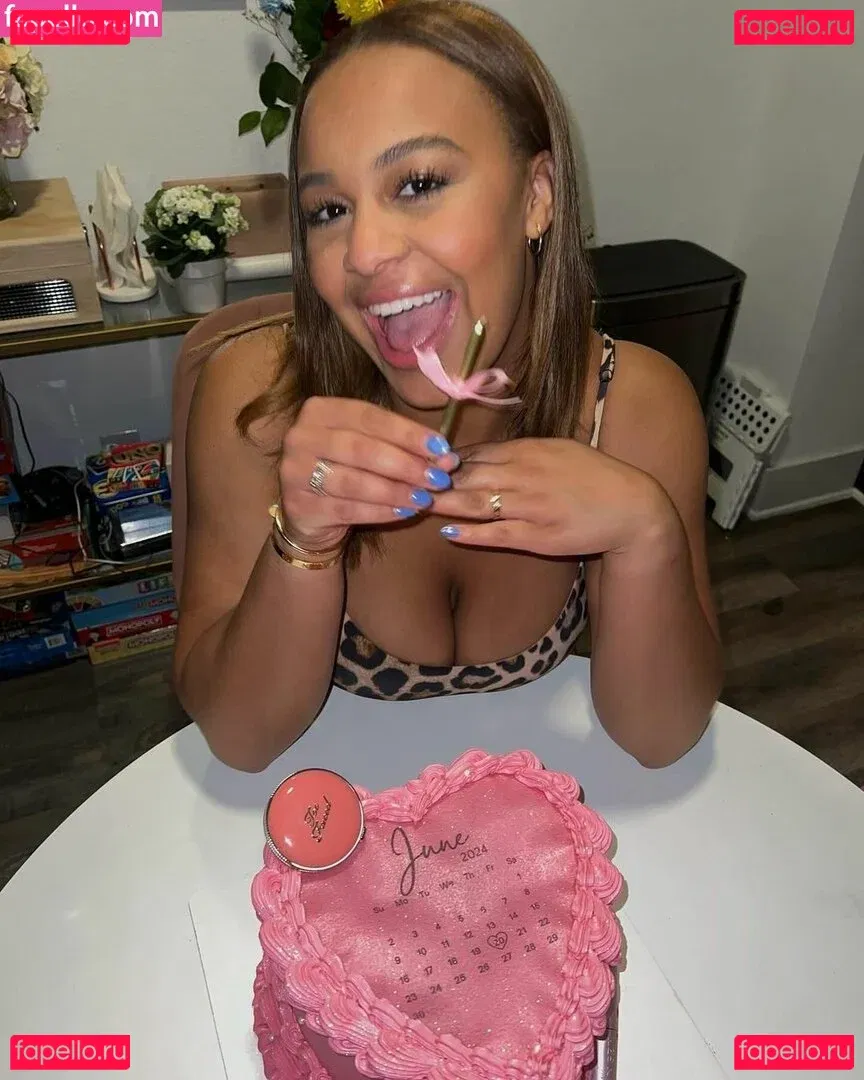 Nia Sioux Onlyfans Photo Gallery 