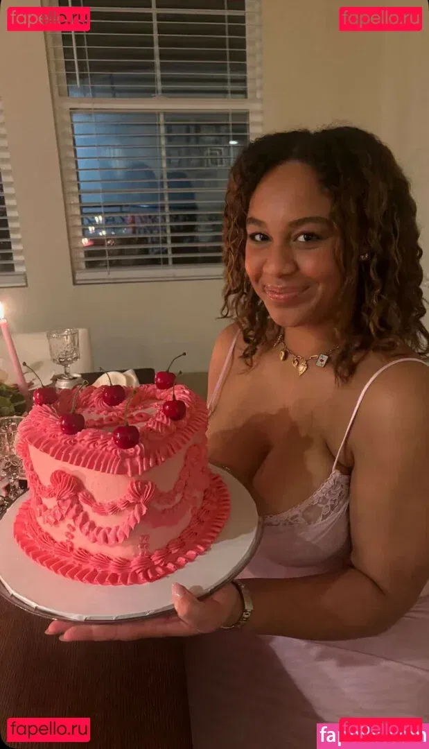 Nia Sioux Onlyfans Photo Gallery 