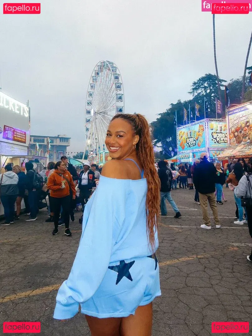 Nia Sioux Onlyfans Photo Gallery 