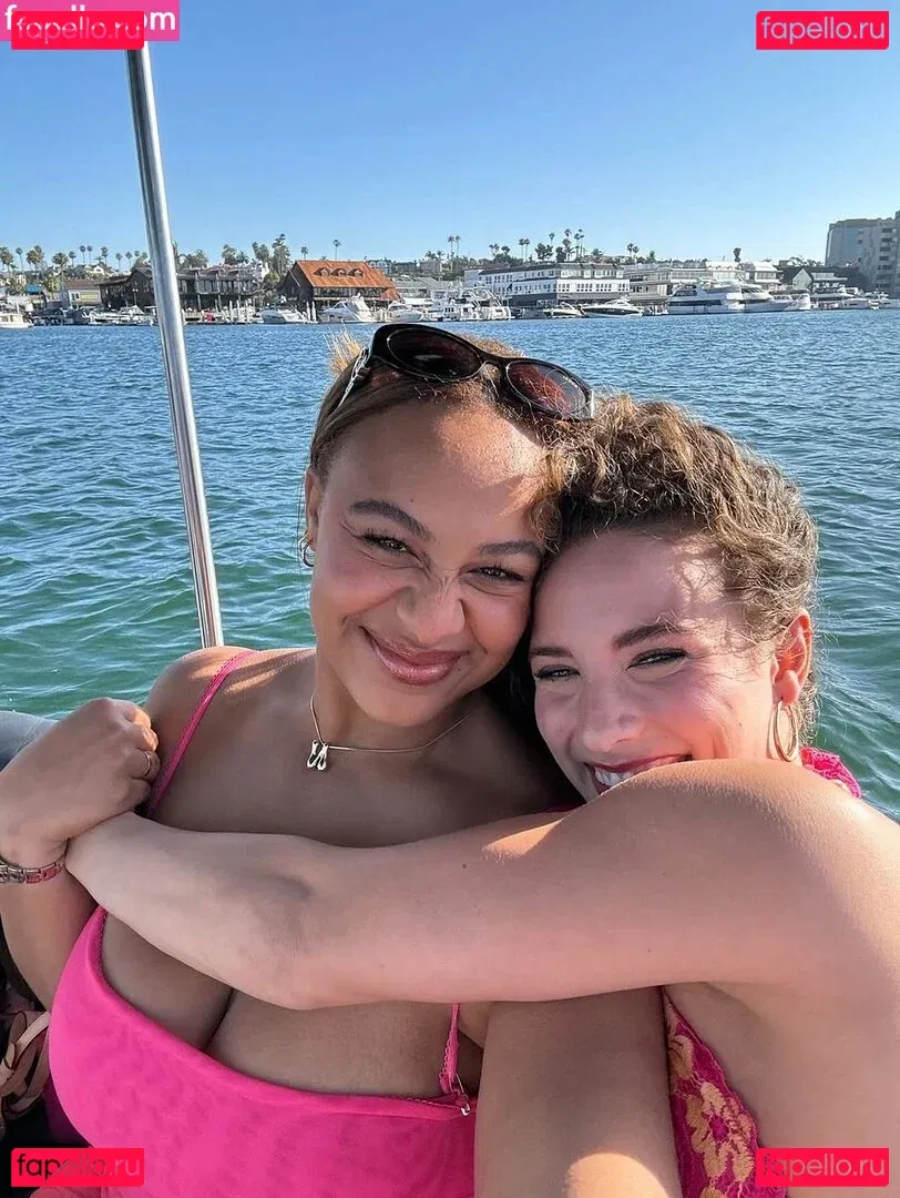 Nia Sioux Onlyfans Photo Gallery 