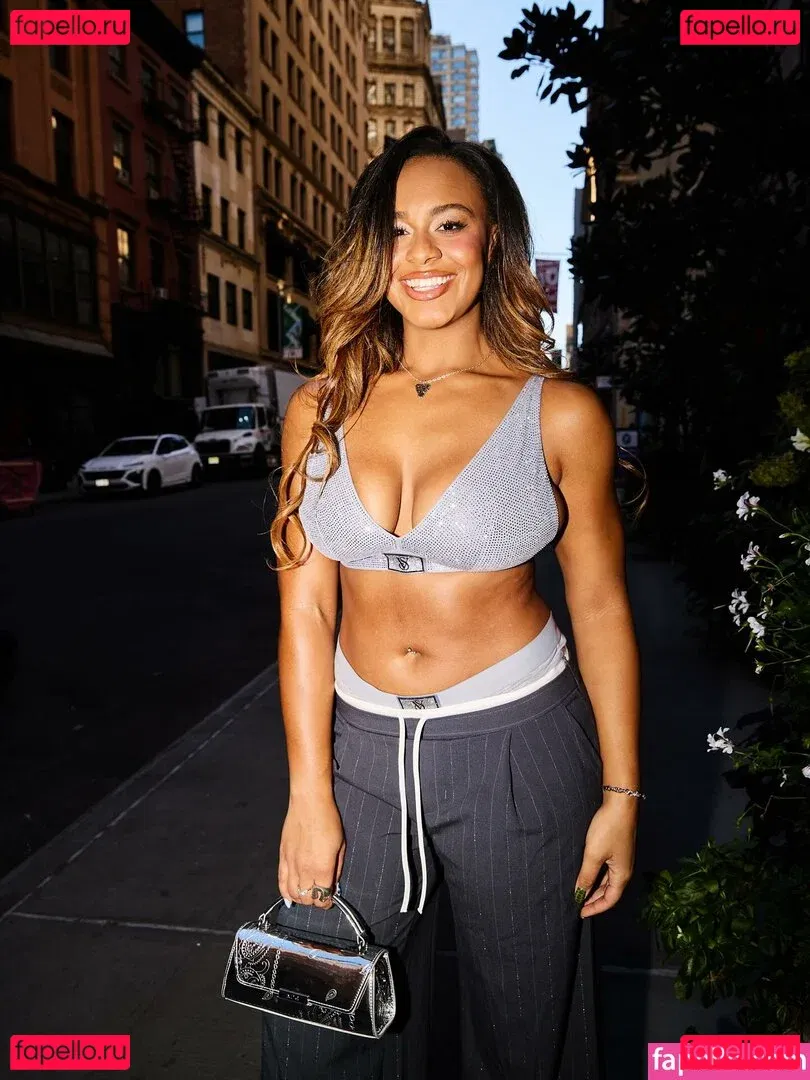 Nia Sioux Onlyfans Photo Gallery 