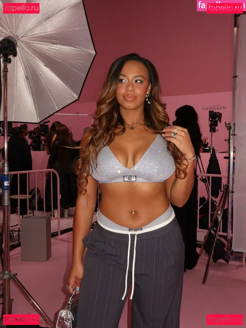 Nia Sioux Onlyfans Photo Gallery 