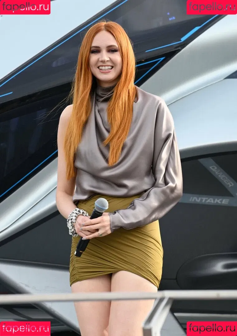 Karen Gillan Onlyfans Photo Gallery 