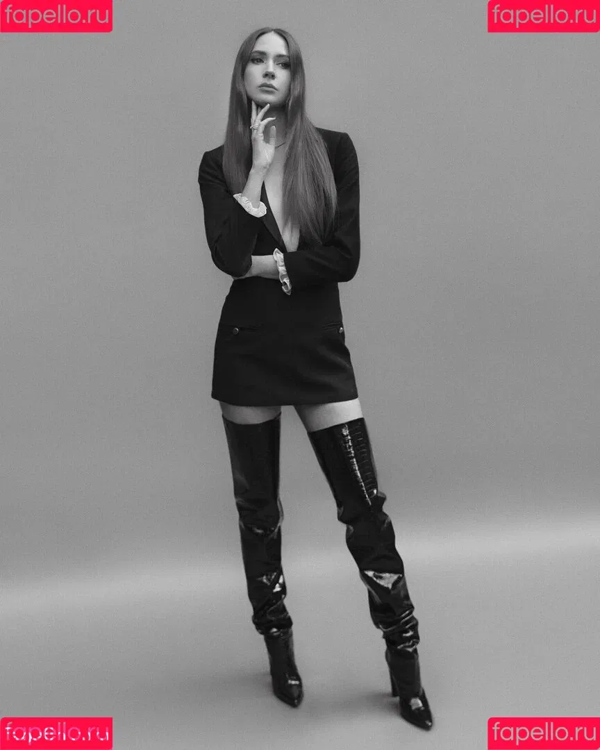 Karen Gillan Onlyfans Photo Gallery 