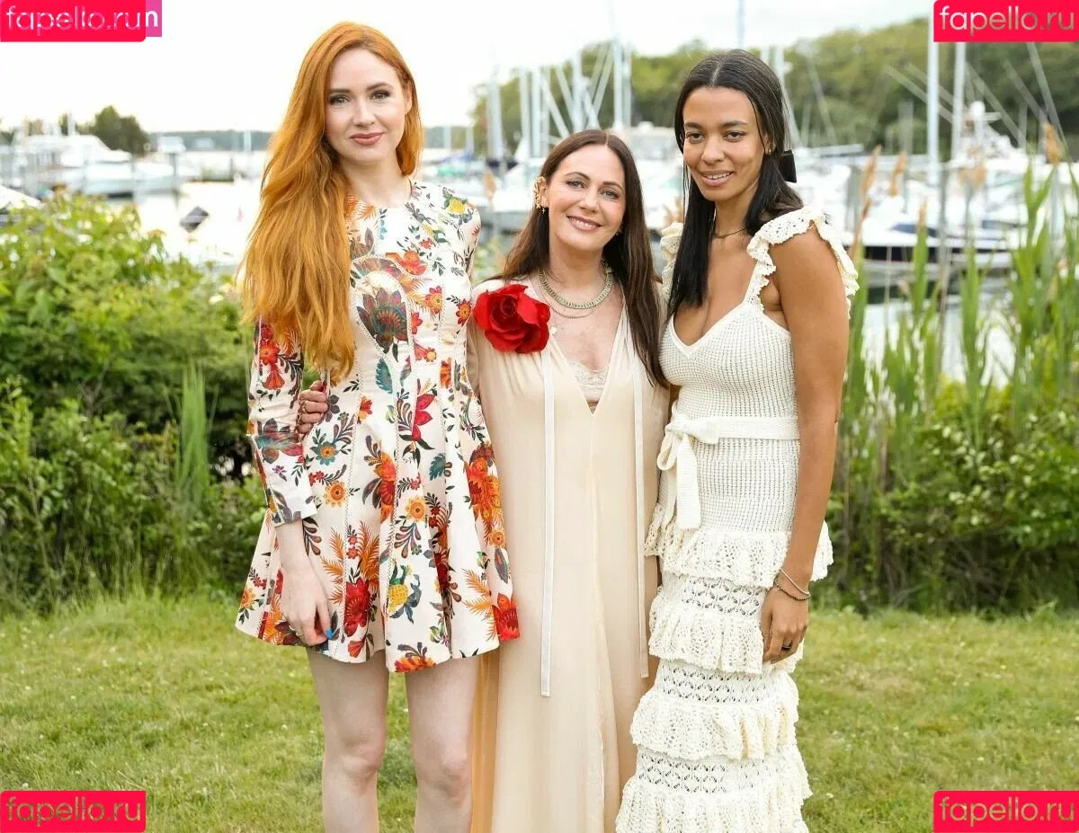 Karen Gillan Onlyfans Photo Gallery 